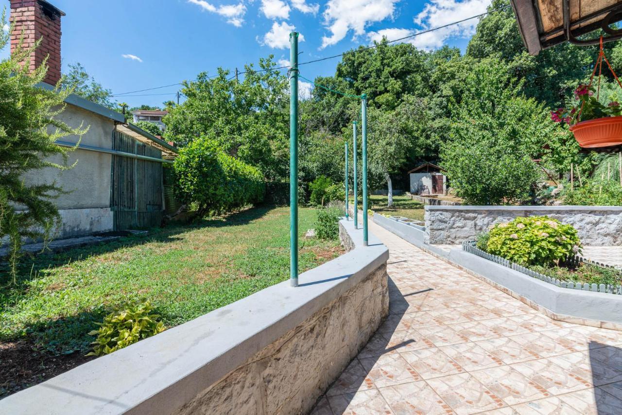 Apartman Knezevic Appartement Opric Buitenkant foto